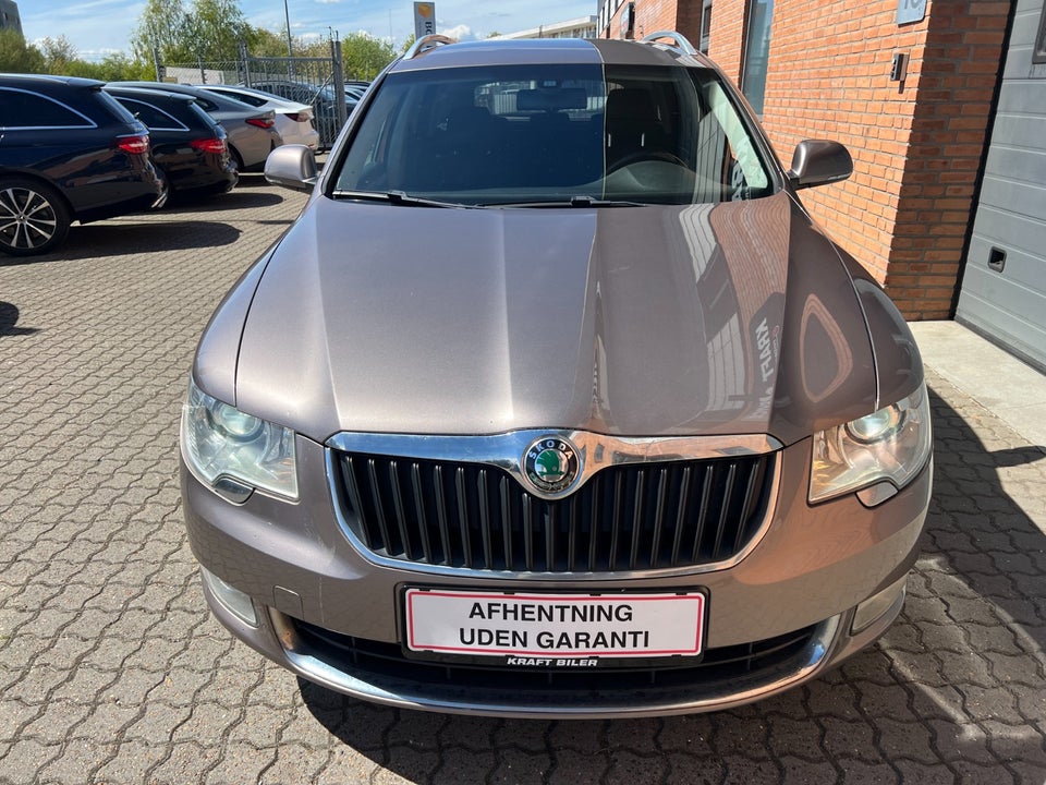 Skoda Superb 2,0 TDi 140 Elegance Combi DSG 5d