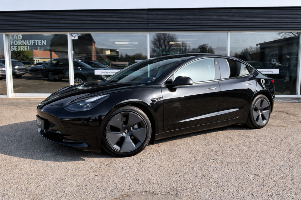 Tesla Model 3 Standard Range+ RWD 4d