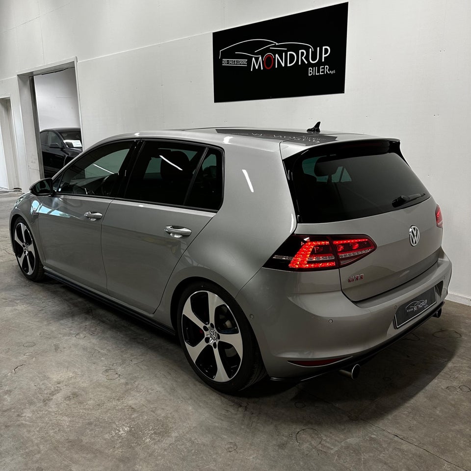 VW Golf VII 2,0 GTi DSG BMT 5d