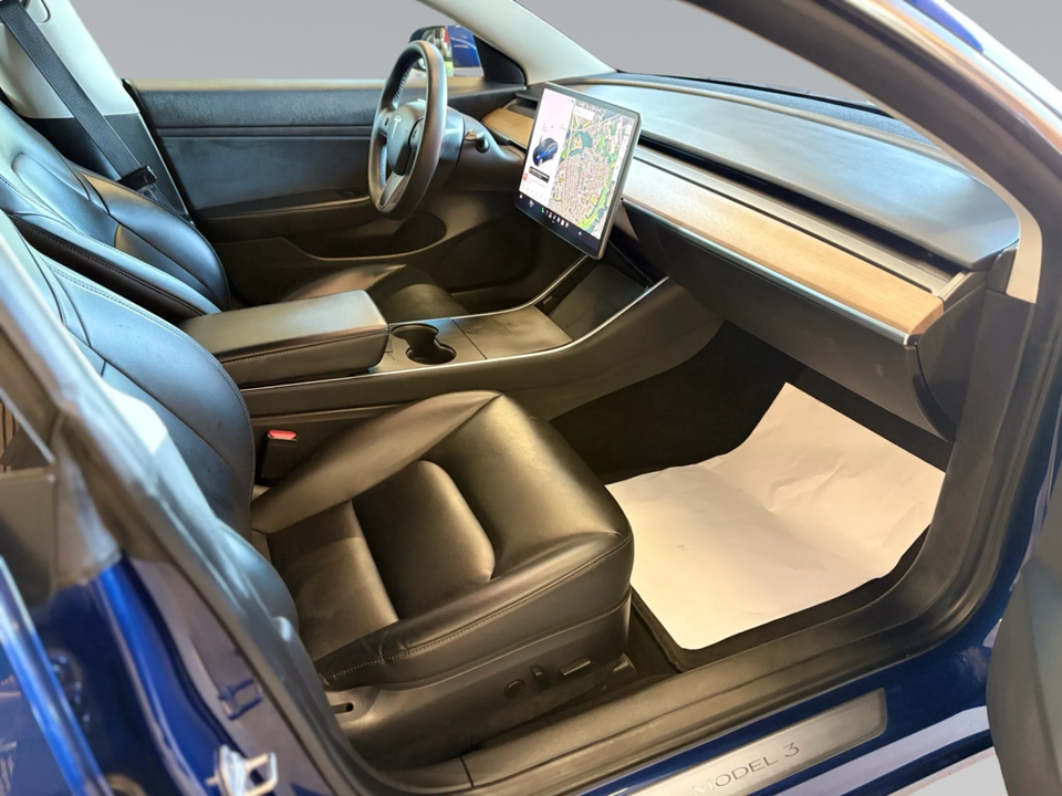 Tesla Model 3 Standard Range+ RWD 4d