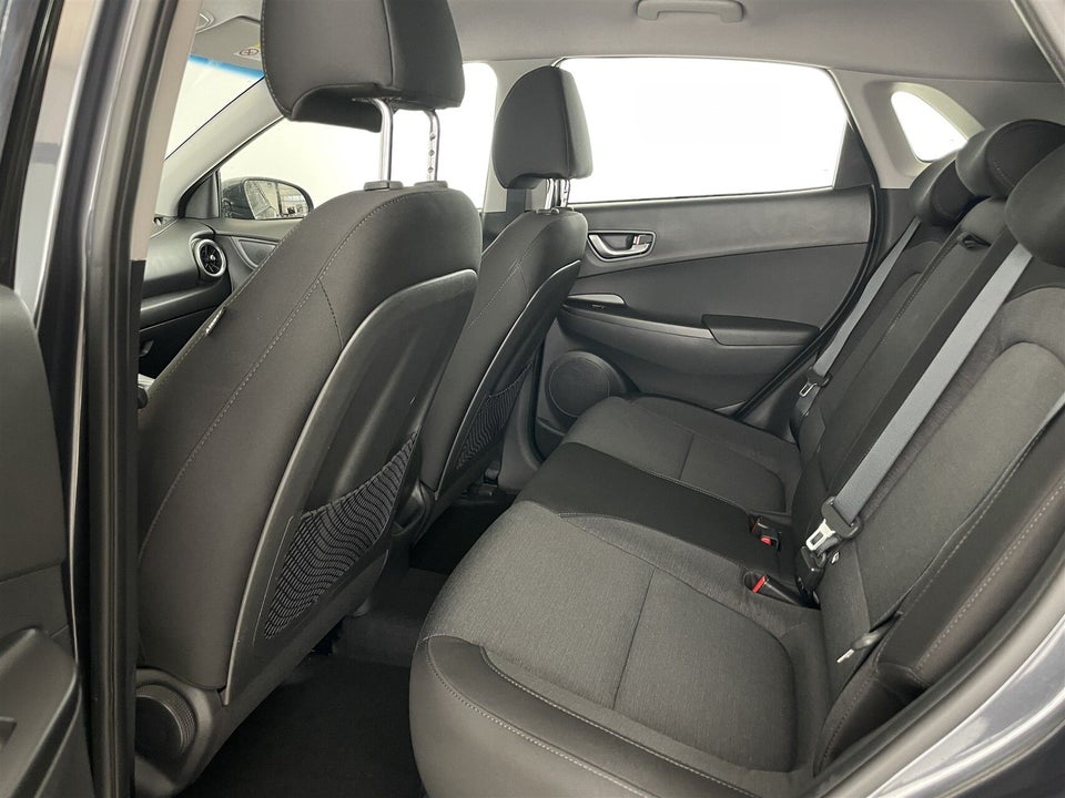 Hyundai Kona 64 EV Essential 5d