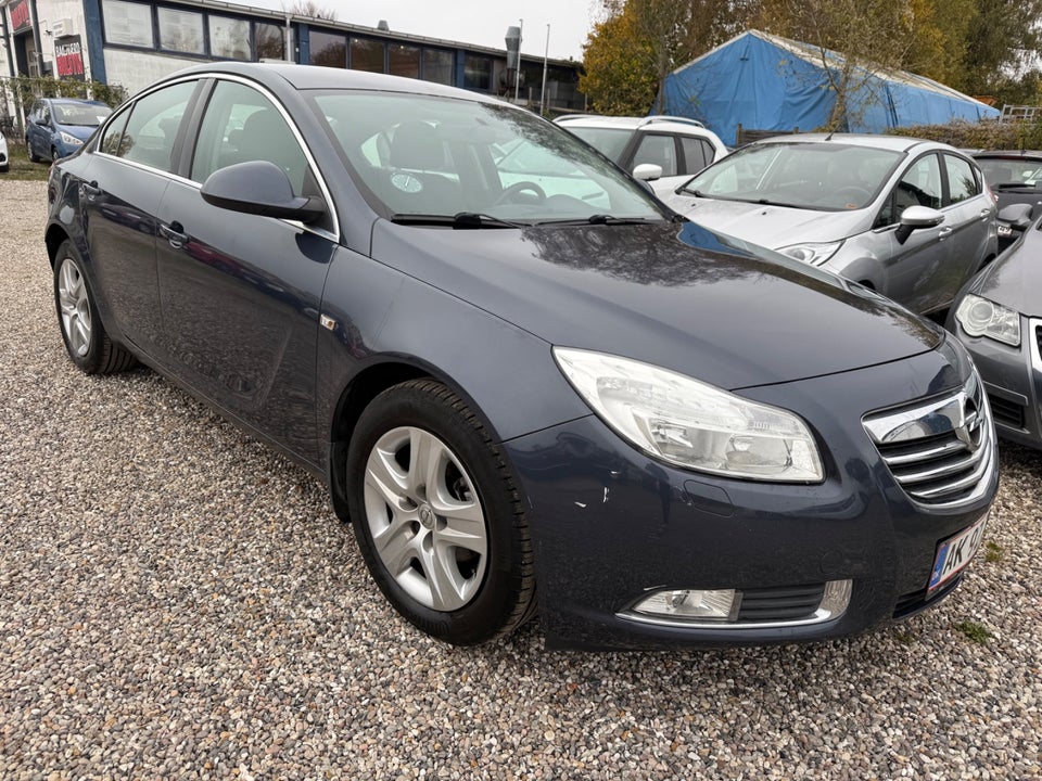 Opel Insignia 1,8 Edition 4d