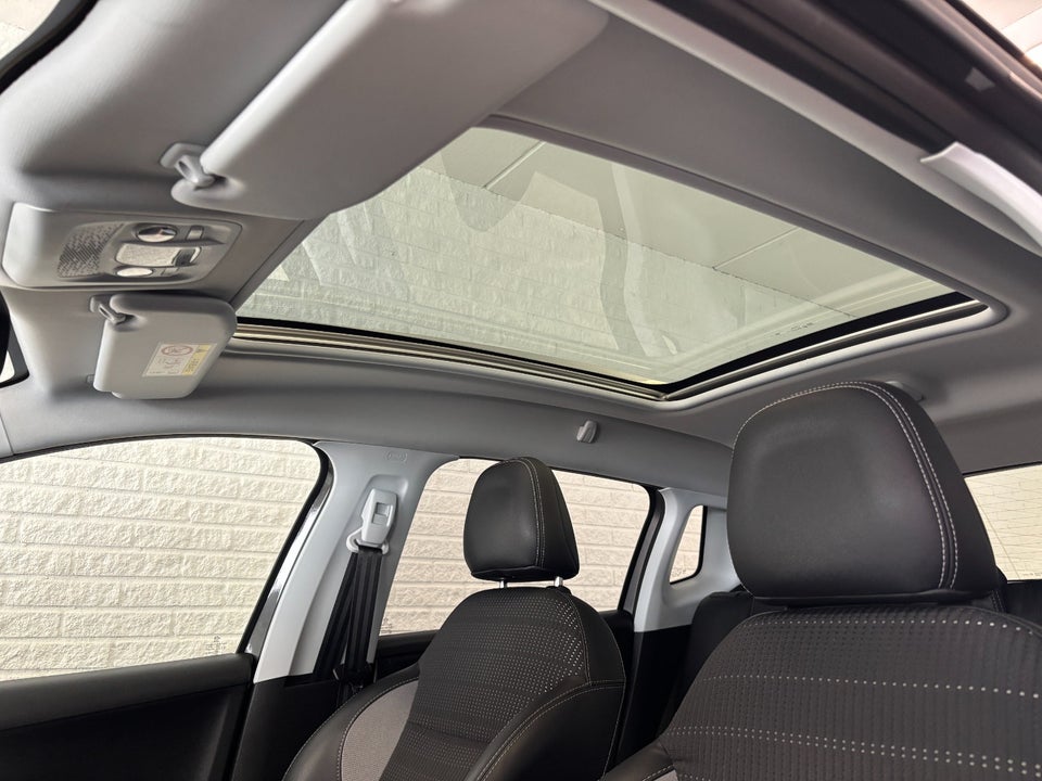 Peugeot 2008 1,5 BlueHDi 100 Allure Sky 5d