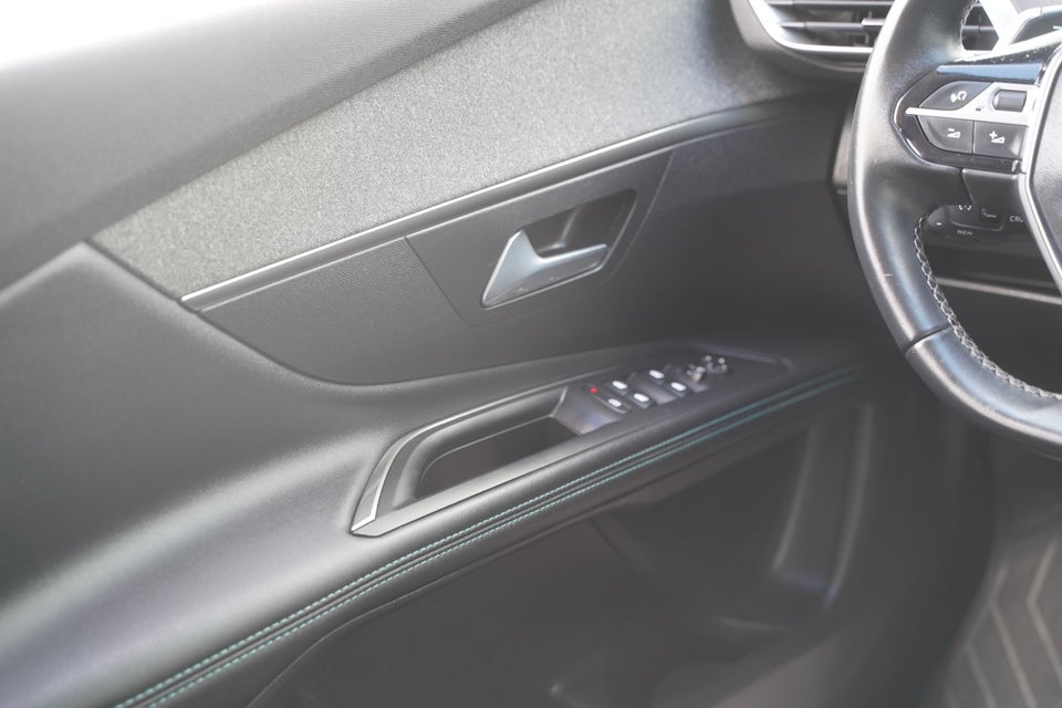 Peugeot 3008 1,6 Hybrid Selection Sport Limited EAT8 5d