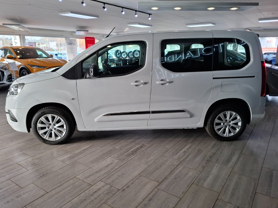 Toyota ProAce City Verso 50 Medium Family 5d