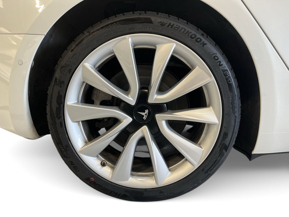 Tesla Model 3 Standard Range+ RWD 4d