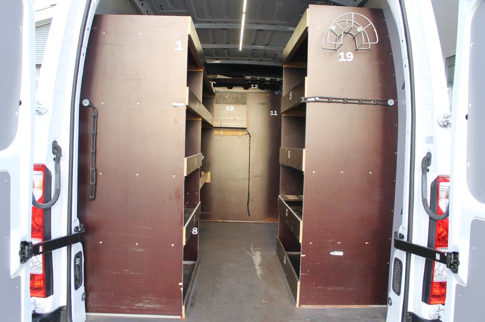 Renault Master III T35 2,3 dCi 145 L2H2 Kassevogn