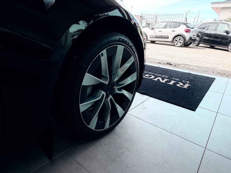 Tesla Model 3 RWD 4d