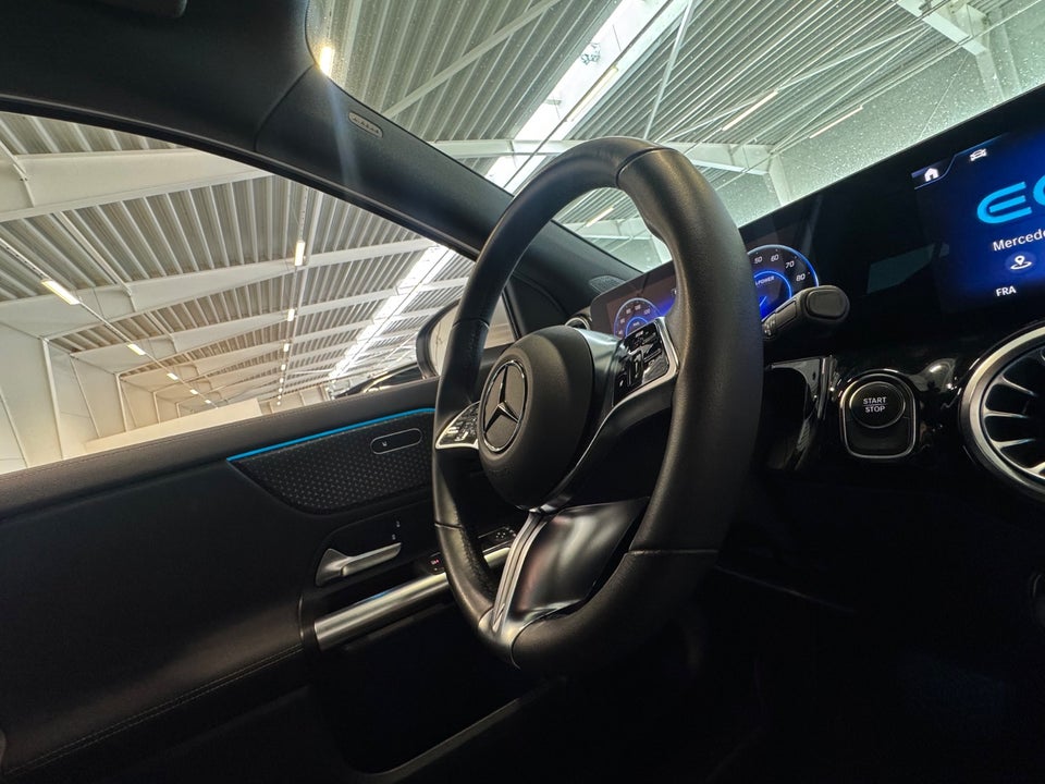 Mercedes EQA300 Progressive 4Matic 5d