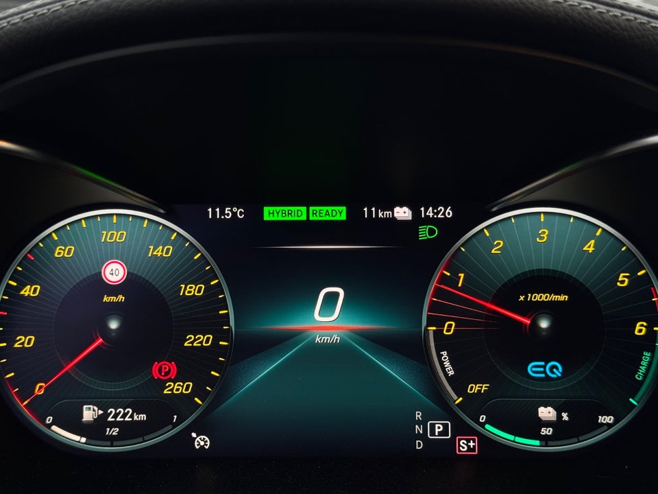 Mercedes C300 de 2,0 AMG Line stc. aut. 5d