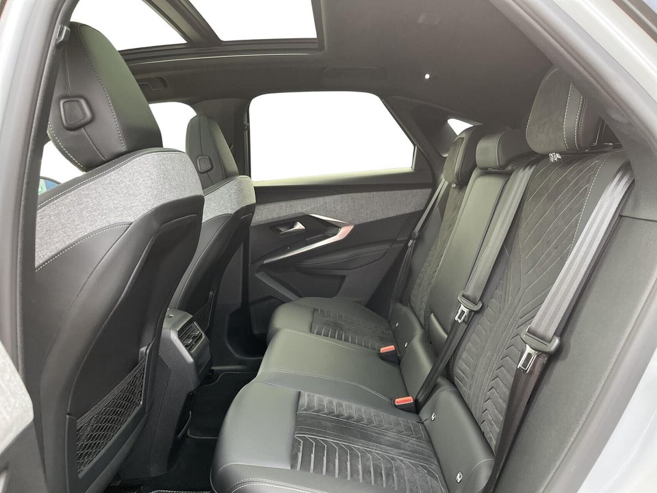 Peugeot e-3008 77 GT Pack 5d