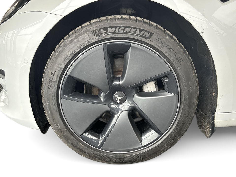 Tesla Model 3 Long Range AWD 4d