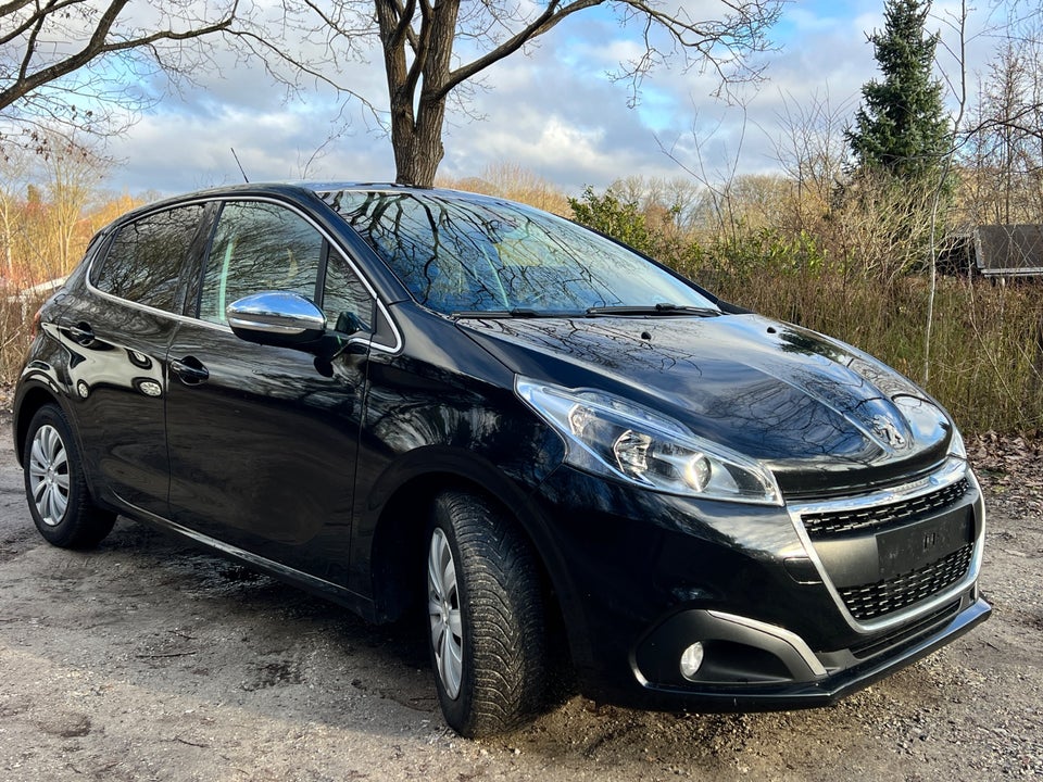 Peugeot 208 1,2 PureTech 82 Allure Sky 5d