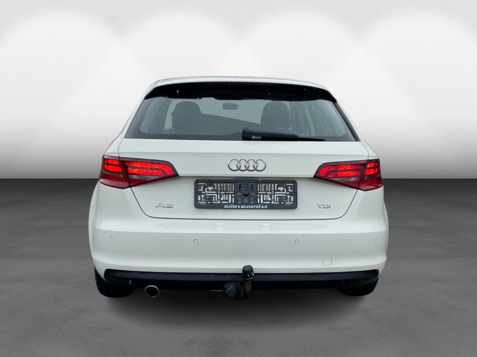 Audi A3 1,6 TDi 110 Attraction Sportback 5d