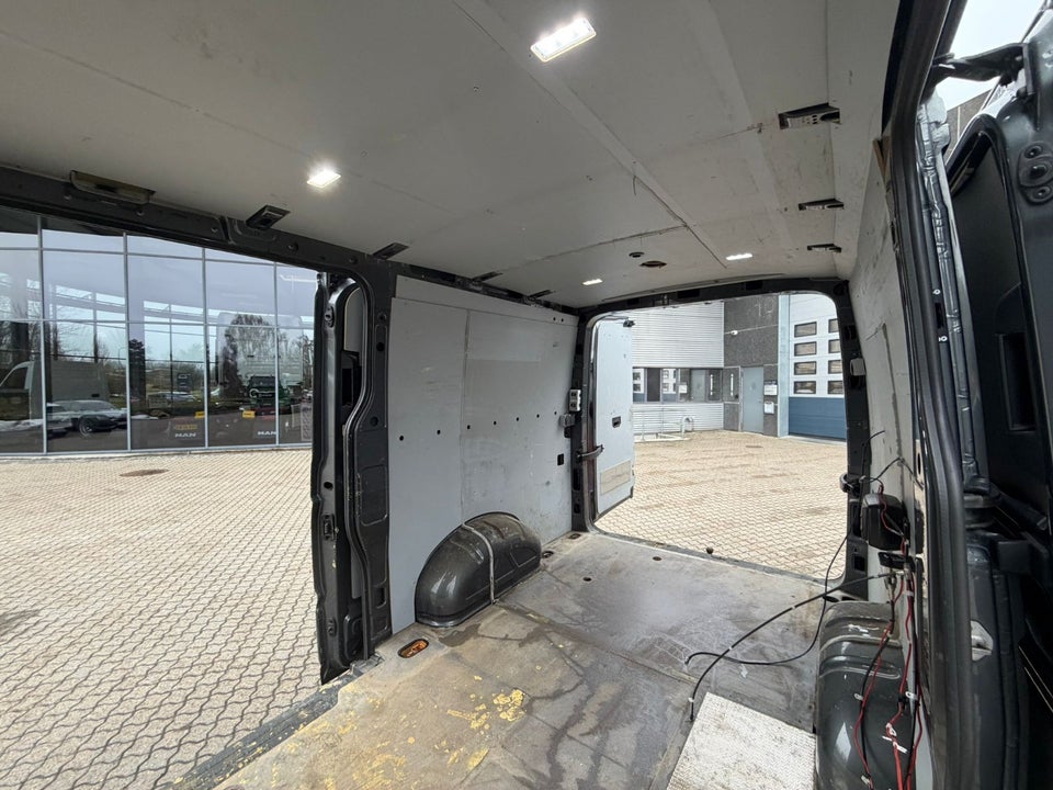 VW Crafter 35 2,0 TDi 177 Kassevogn L3H2 aut.