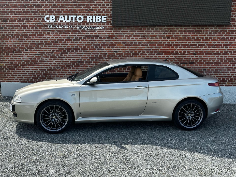 Alfa Romeo GT 2,0 JTS Lusso 3d