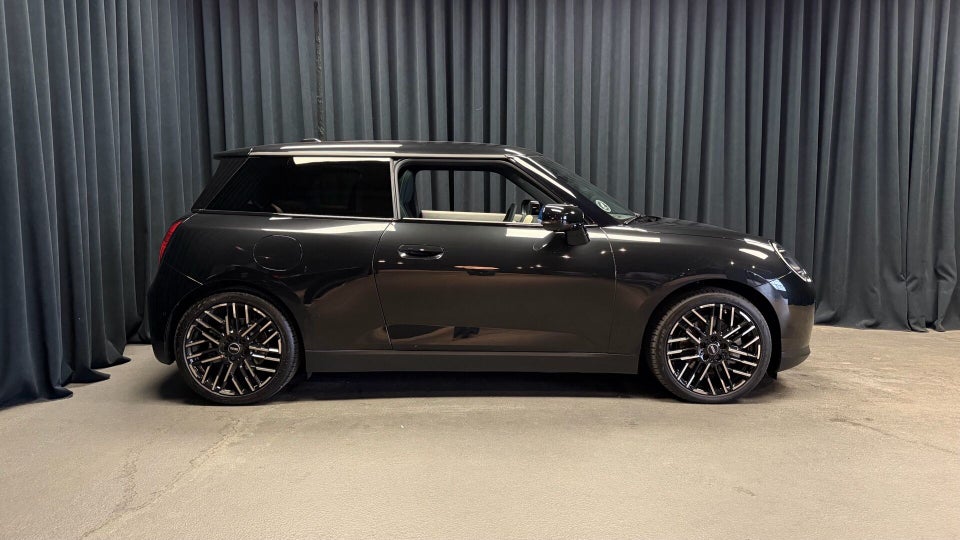 MINI Cooper SE Favoured Trim XL 3d