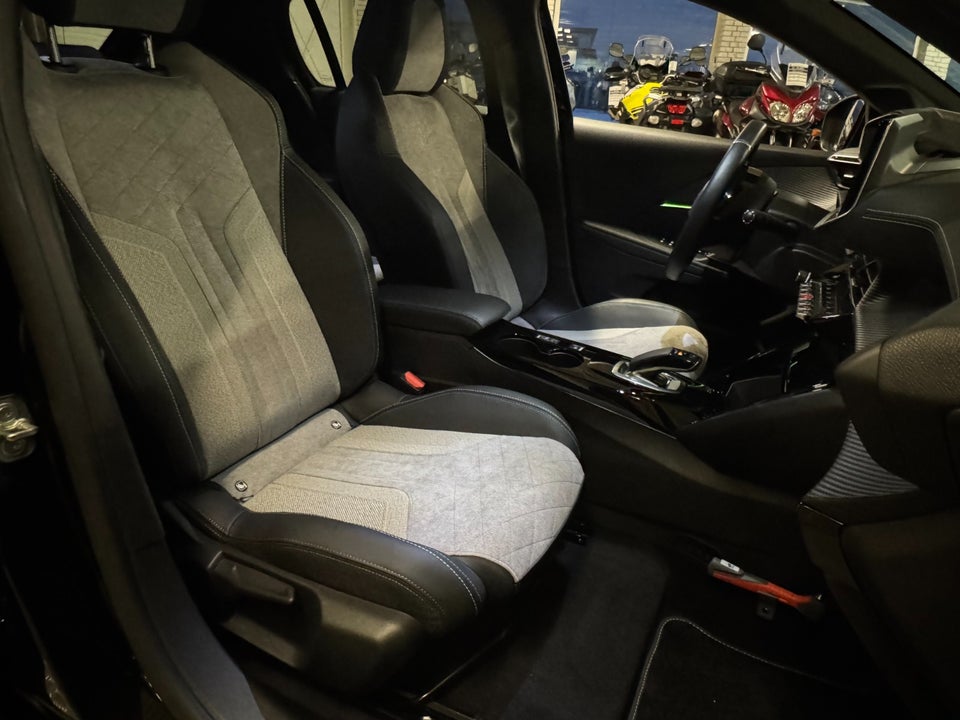 Peugeot e-208 50 GT 5d