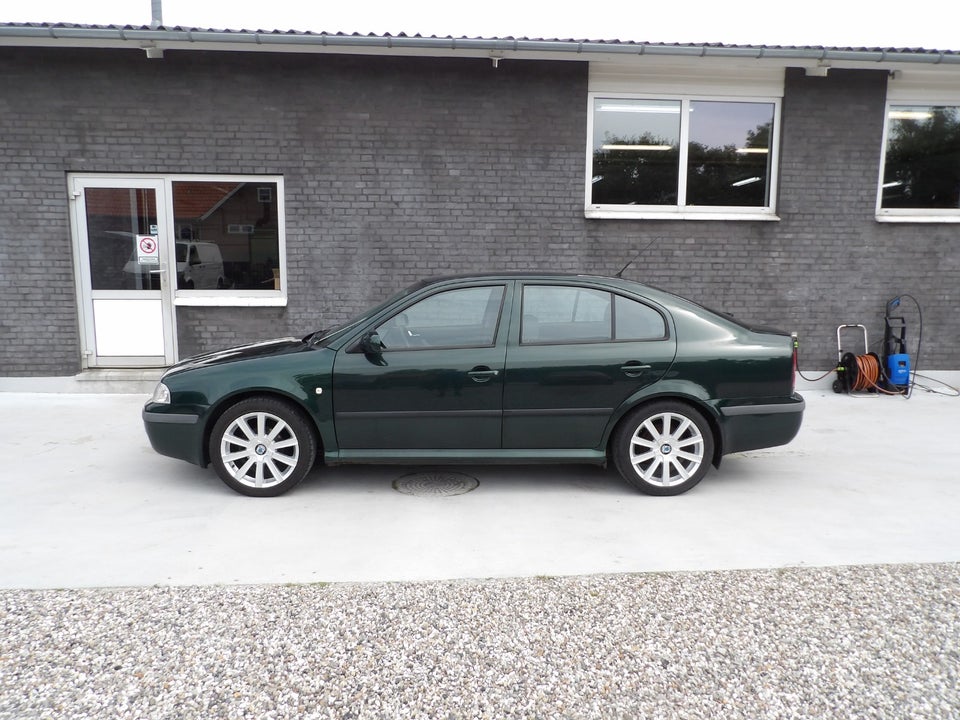 Skoda Octavia 1,6 Classic 5d
