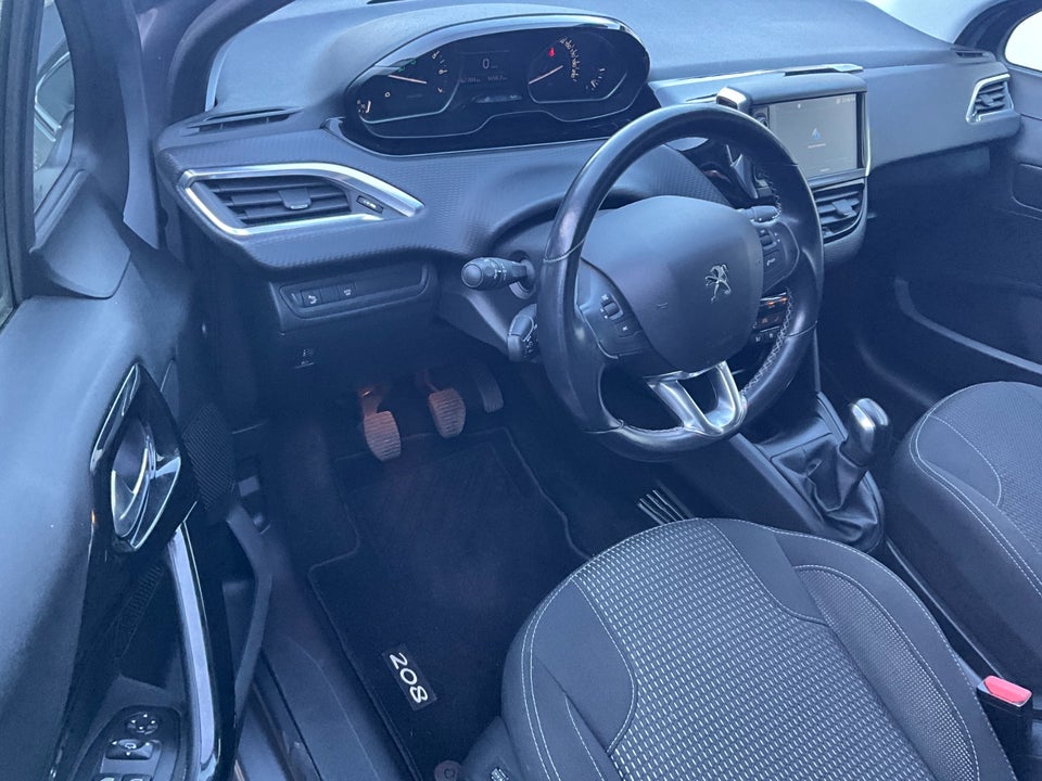 Peugeot 208 1,2 PureTech 82 Selection Sky 5d