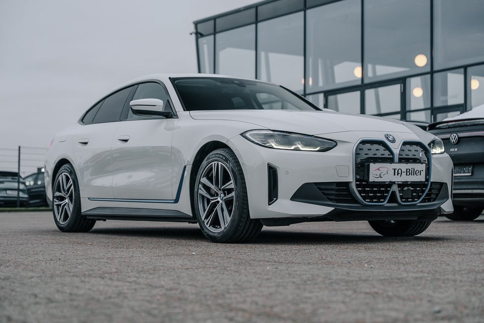 BMW i4 eDrive40 Charged 5d