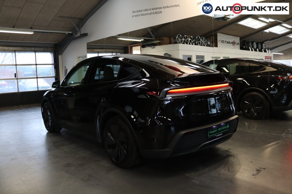 Tesla Model Y Long Range AWD 5d