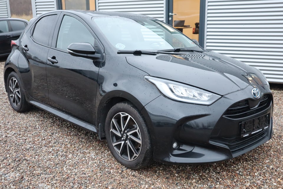 Toyota Yaris 1,5 Hybrid Active Tech Design e-CVT 5d