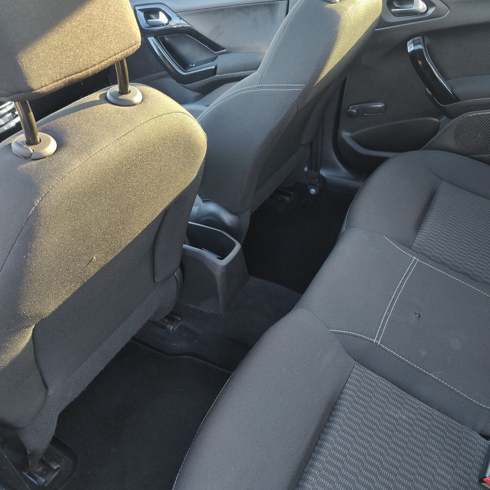 Peugeot 208 1,6 BlueHDi 100 Active 5d