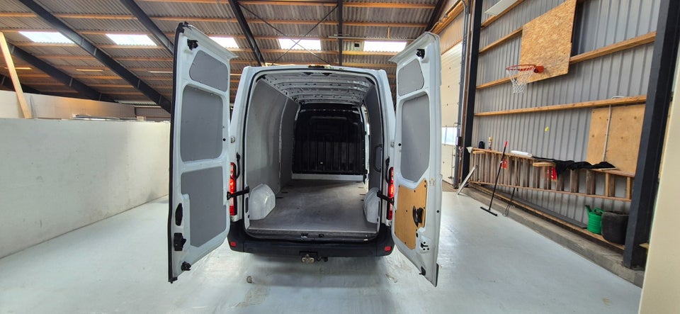 Renault Master IV T35 2,3 dCi 145 L3H2 Kassevogn RWD
