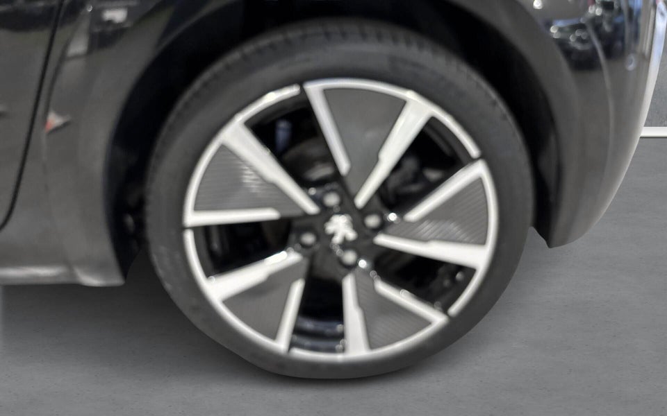 Peugeot e-208 50 GT 5d