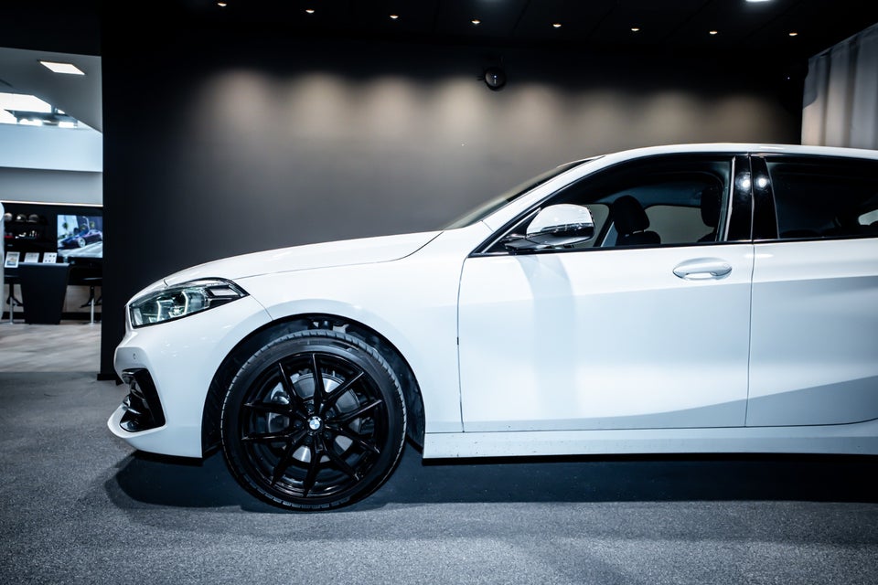 BMW 118i 1,5 Sport Line aut. 5d