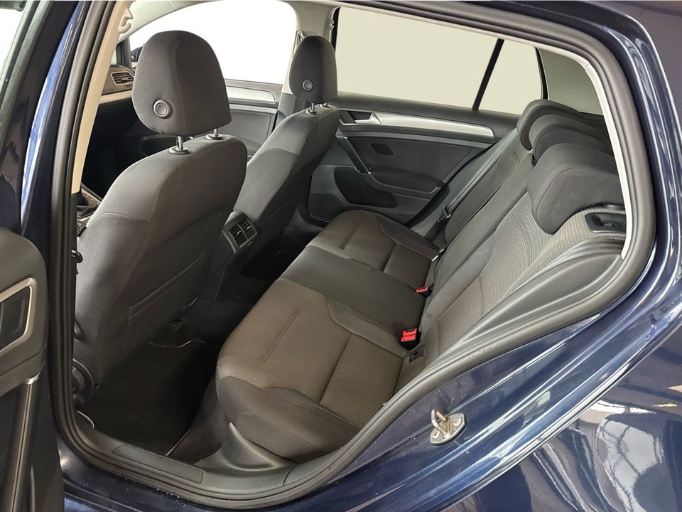 VW Golf VII 2,0 TDi 150 R-line BMT 5d