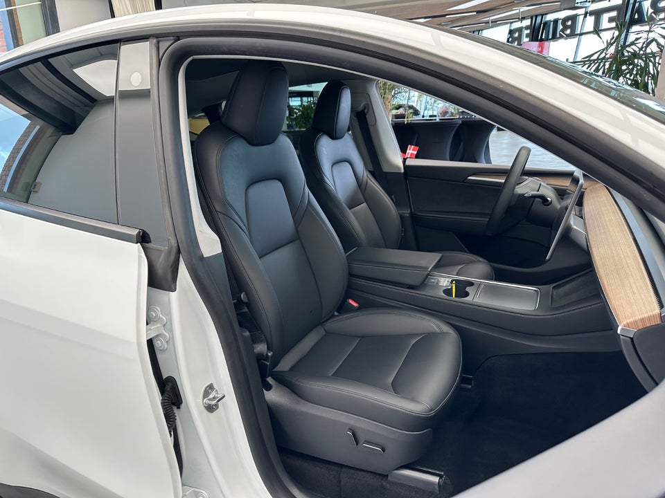 Tesla Model Y Long Range AWD 5d