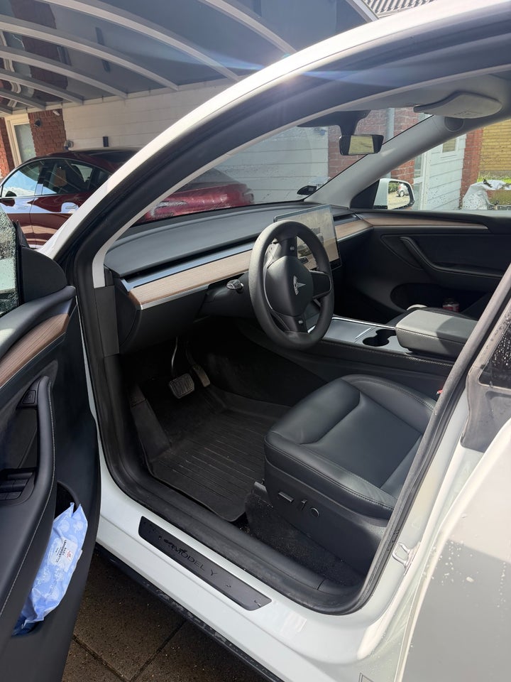Tesla Model Y Long Range AWD 5d