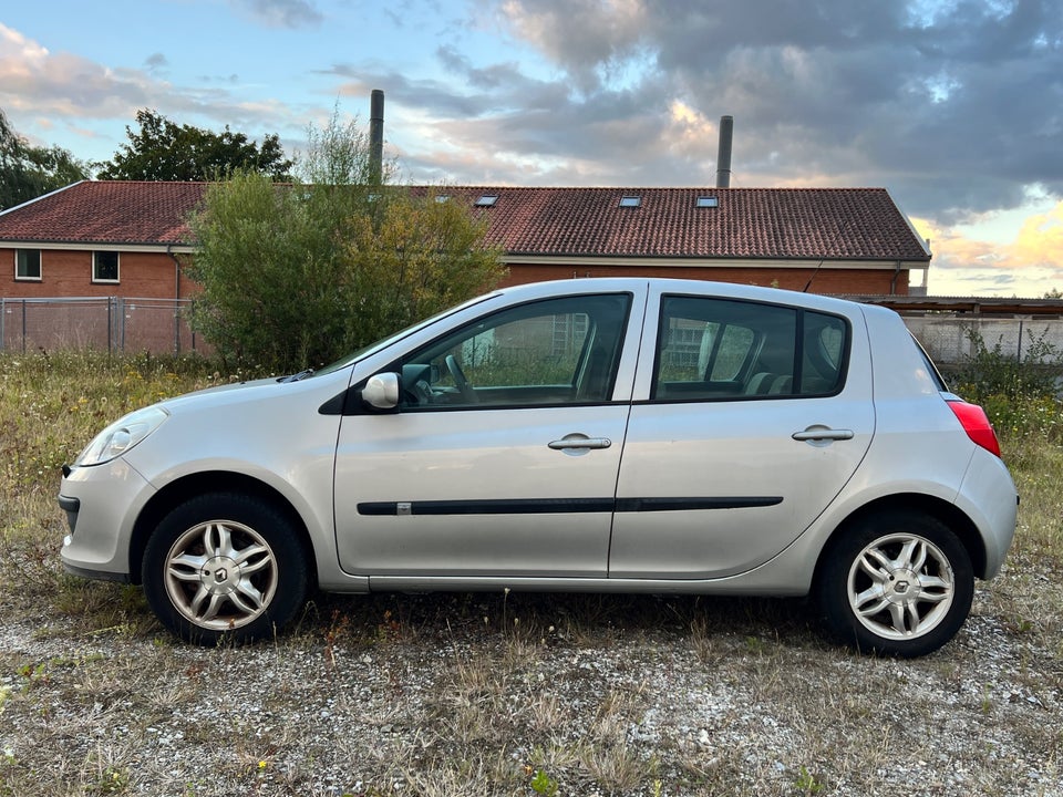 Renault Clio III 1,5 dCi 68 Authentique 5d
