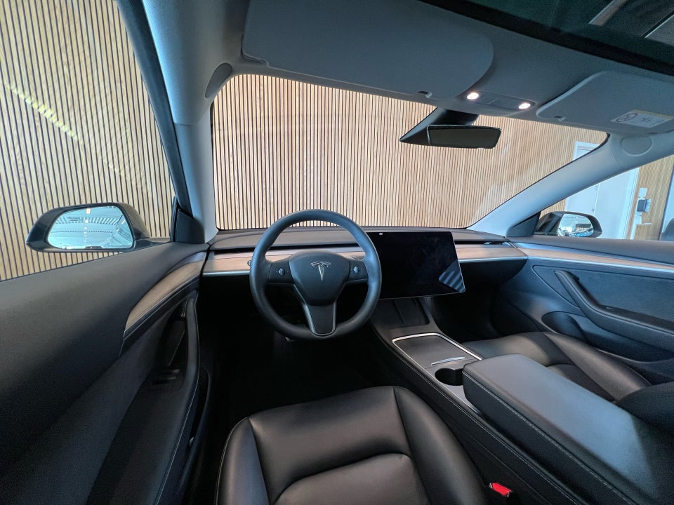 Tesla Model 3 Long Range AWD 4d