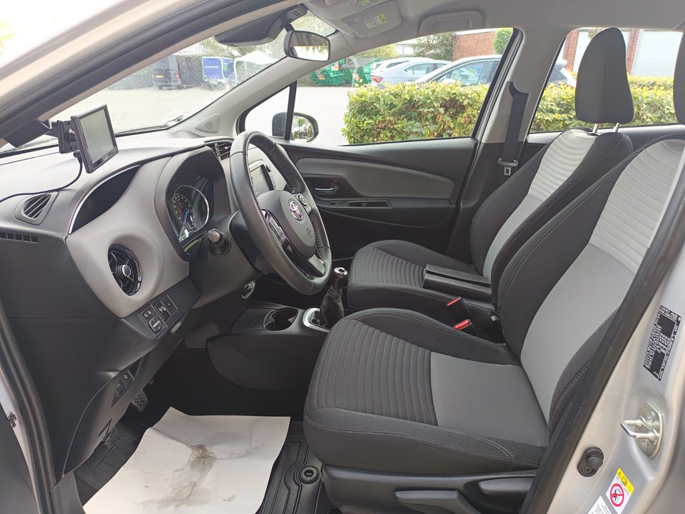 Toyota Yaris 1,0 VVT-i T2 5d