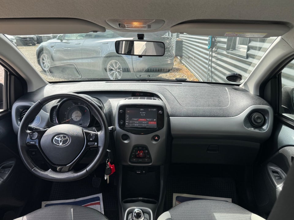 Toyota Aygo 1,0 VVT-i x-press x-shift 5d