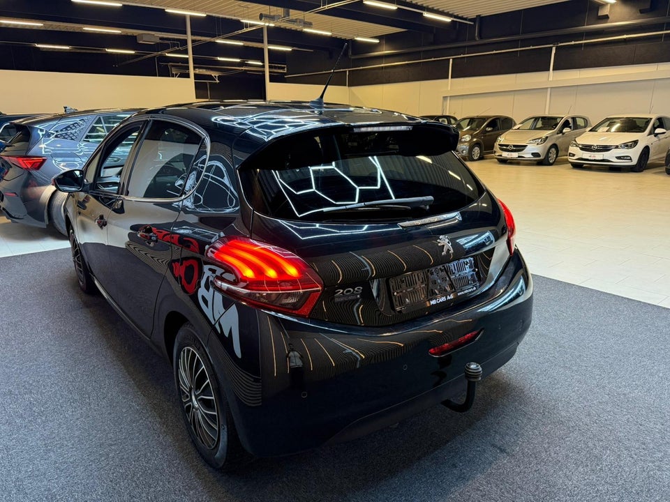 Peugeot 208 1,2 PureTech 82 Allure Sky 5d