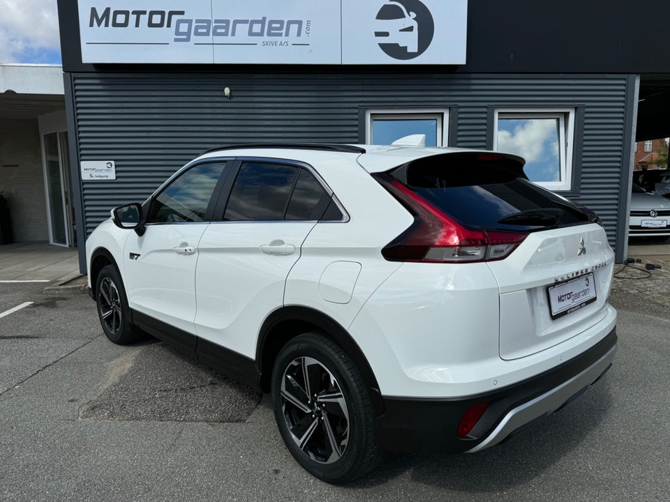 Mitsubishi Eclipse Cross 2,4 PHEV Invite CVT 4WD 5d