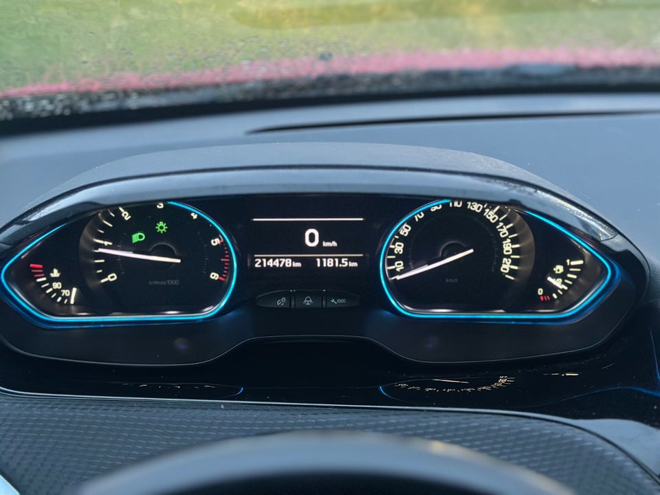 Peugeot 2008 1,6 BlueHDi 100 Allure 5d