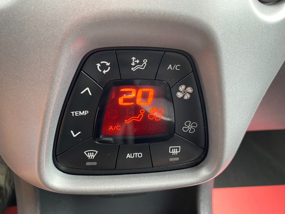 Toyota Aygo 1,0 VVT-i x-press 5d