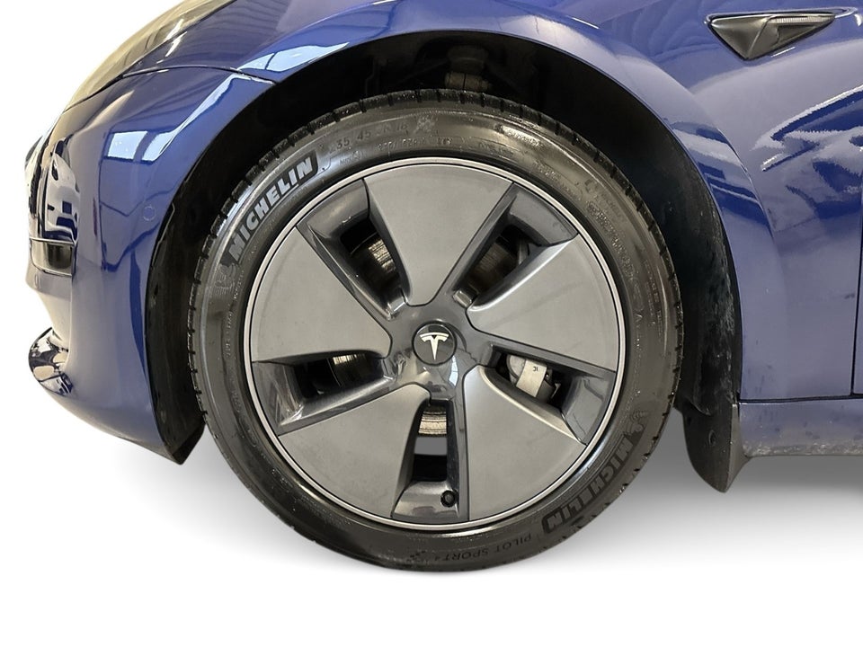 Tesla Model 3 Standard Range+ RWD 4d