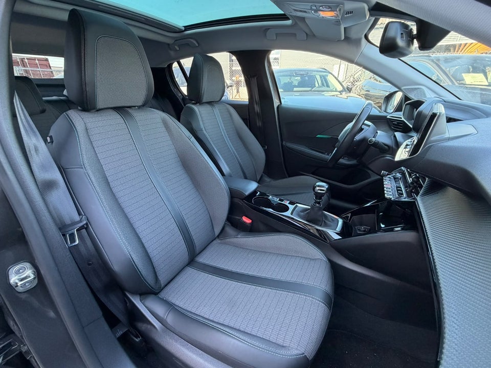 Peugeot 208 1,2 PureTech 100 Allure Sky 5d