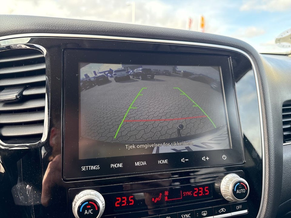 Mitsubishi Outlander 2,4 PHEV Invite CVT 4WD 5d