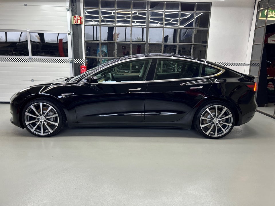 Tesla Model 3 Long Range AWD 4d