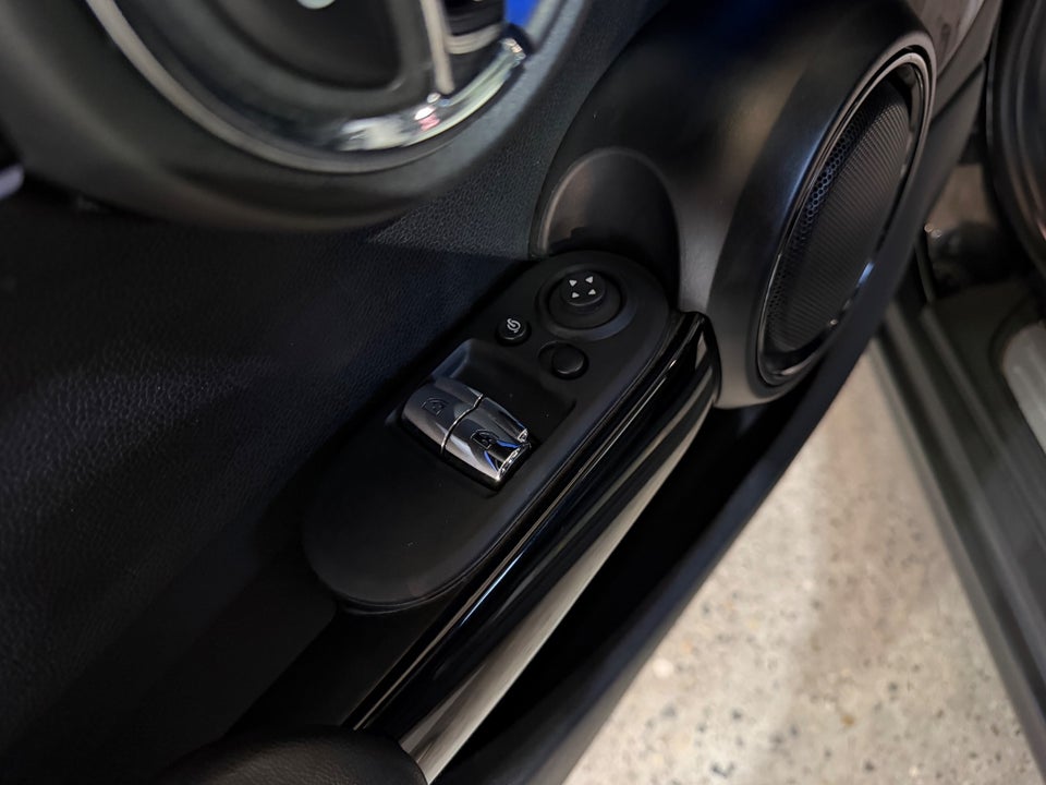 MINI Cooper SE Essential 3d