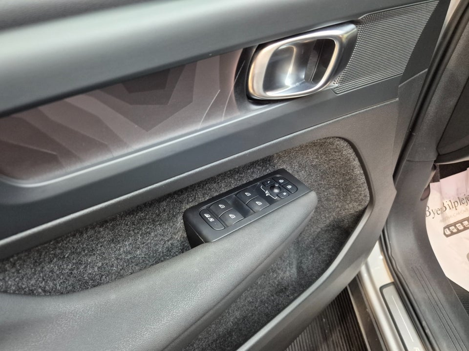 Volvo XC40 ReCharge Twin Plus 5d