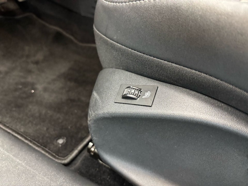 Peugeot 2008 1,5 BlueHDi 100 Exclusive Sky 5d