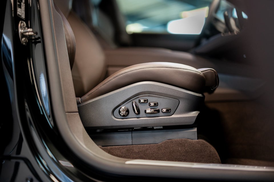 Porsche Cayenne Electric 5d